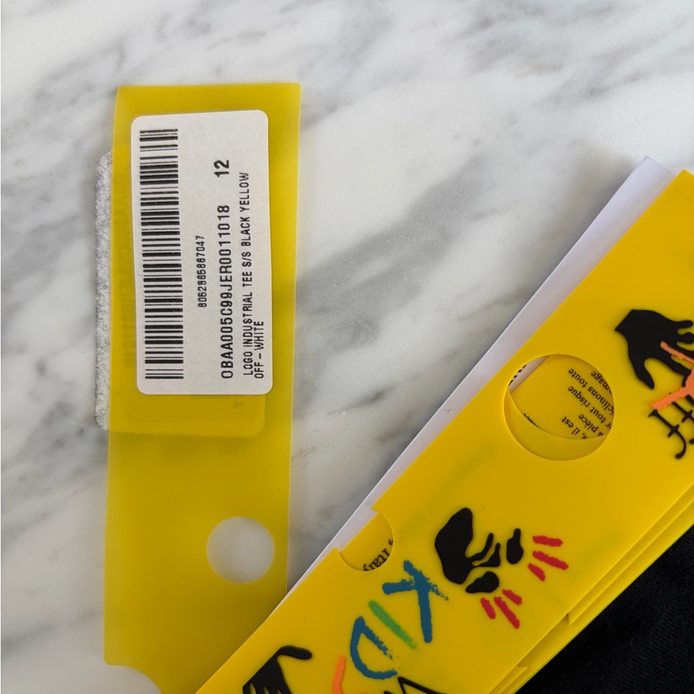 Off-White Kids Yellow Graphic Short Sleeve Tee
Authentic t-shirt